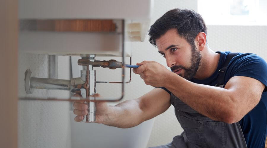 Professional water heater installation services in Oilton, TX